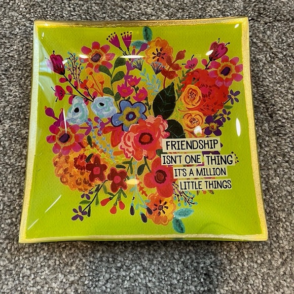 Natural Life “Friendship isn’t one thing, it’s a million little things” plate - Picture 2 of 3